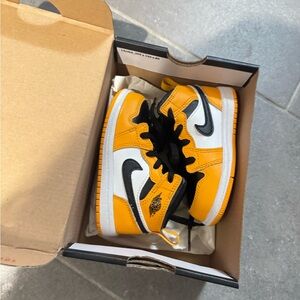 Jordan 1 Mid TD Black and White Box